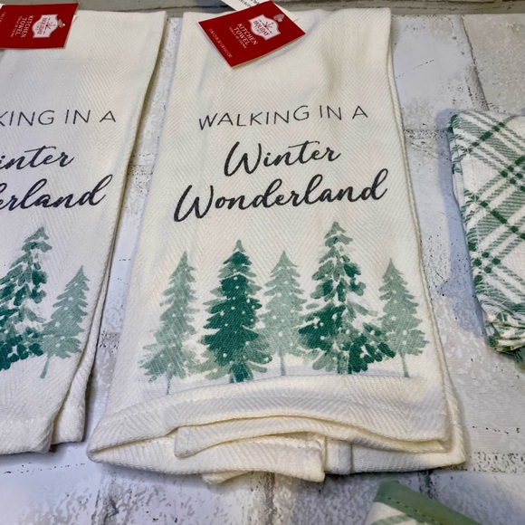 Kitchen 7 piece set walking into a winter wonderland New Christmas - Picture 2 of 5